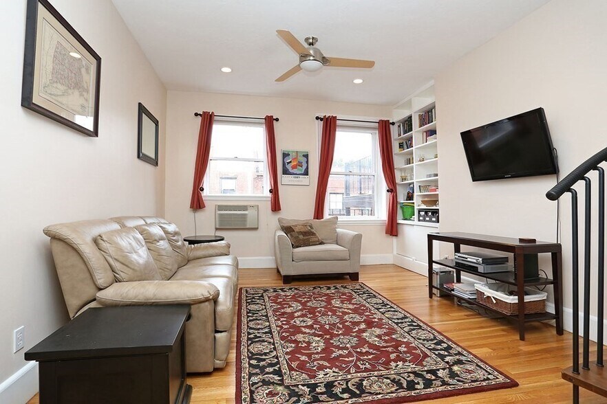 Building Photo - 281 Beacon St