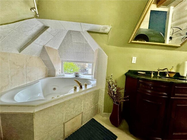 Building Photo - 1464 W Minnehaha Ave