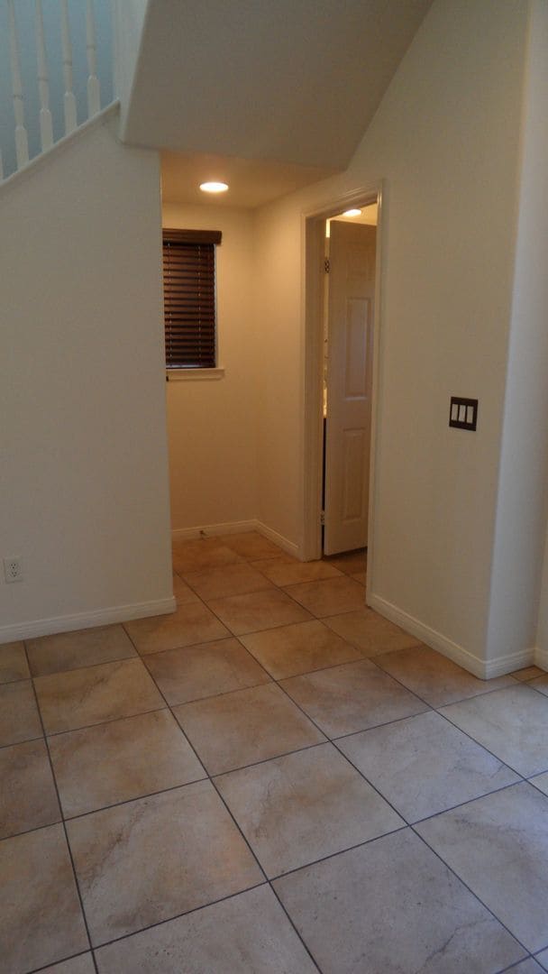 Building Photo - 3BR 2.5 BA 2 Story Home with 2 Car Garage