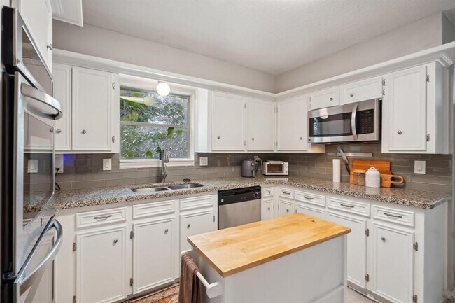 Building Photo - 1703 Westmere Ct