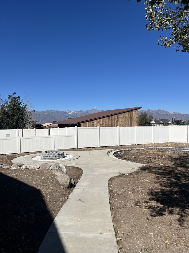 Building Photo - 3171 Horse Thief Dr