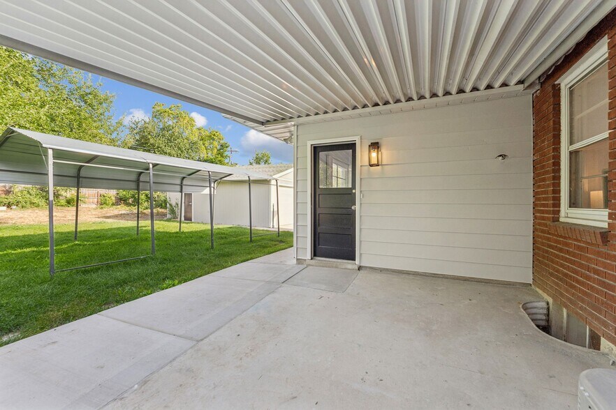 Building Photo - 2937 S 900 E