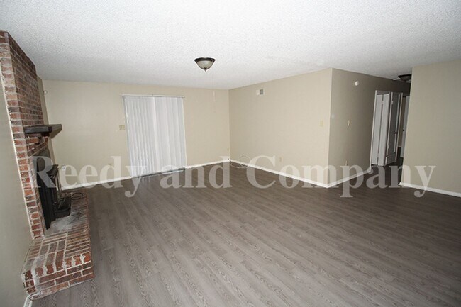 Building Photo - 5677 Fenway Dr