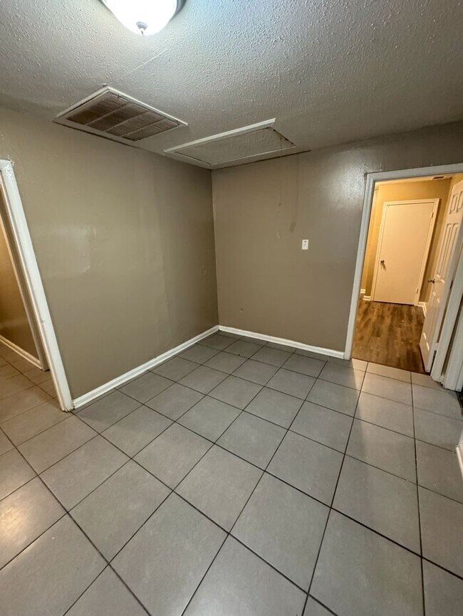 Building Photo - 1604 Echles St