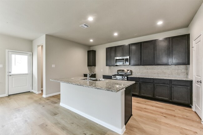 Building Photo - 3842 Sugardale St