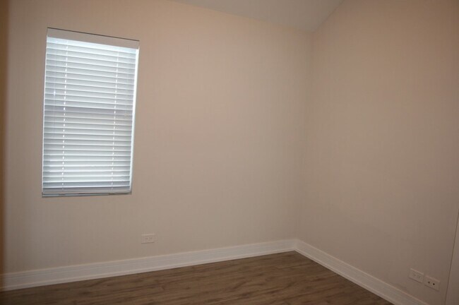 Building Photo - 3706 N Drake Ave