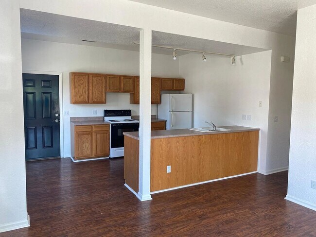 Building Photo - 404 S Marion St