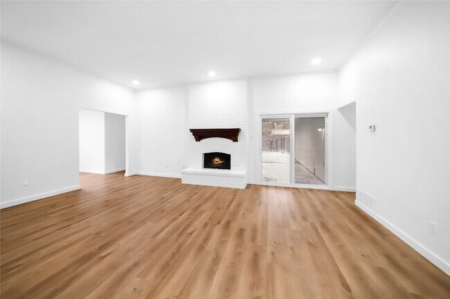 Building Photo - 1637 Stroud Ln