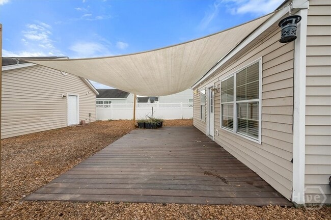 Building Photo - 17 Bushwood Dr