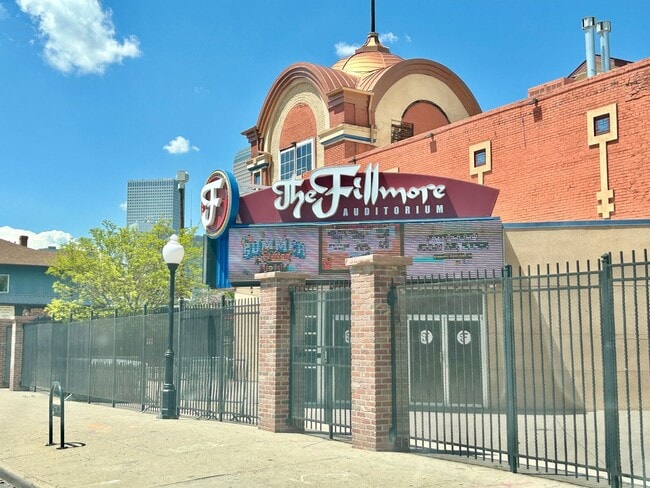 Building Photo - Charming Historic Condo in the Heart of Up...