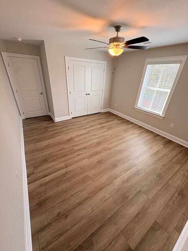 Building Photo - 112 Alva Ct