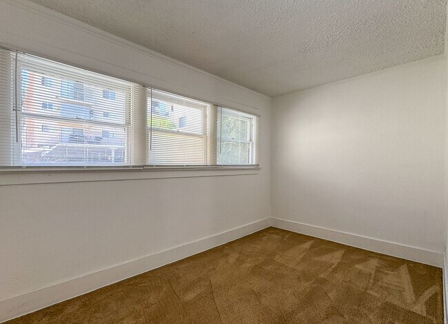 Building Photo - 338-340 1/2 S. Catalina St.-338 1/2