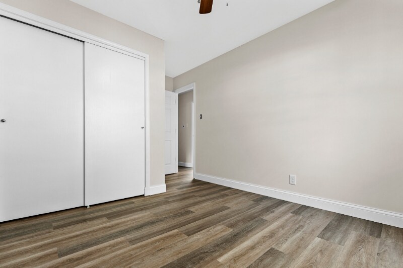 Building Photo - 2 Oak Point Ct