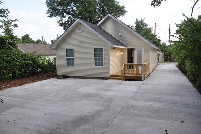 Building Photo - 721 Golfview Dr