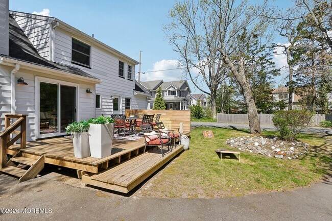 Building Photo - 1850 Fernwood Rd