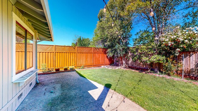 Building Photo - Well Maintain West Side Single Story 3 bedroom 2 bathroom home with 2 car garage