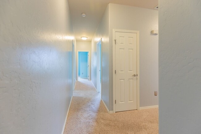 Building Photo - Inviting 4 Bed 2 Bath Home - Solar Panels & In The Golf Course Area!