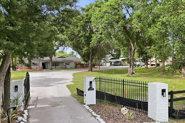 Building Photo - 15509 Casey Rd