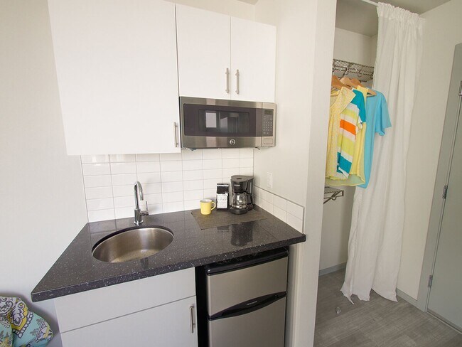 Building Photo - Fauntleroy Lofts - West Seattle Micros. 3-...