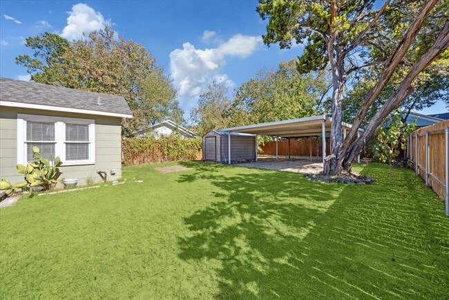 Building Photo - 1705 S 5th St