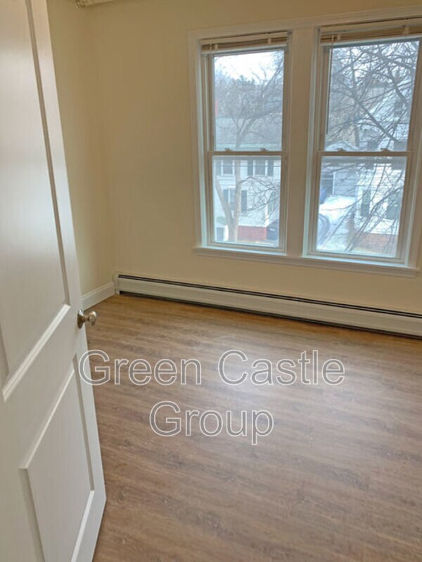 Building Photo - 323 Pearl St