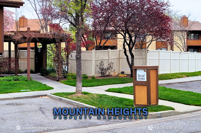 Building Photo - 6841 Countrywoods Cir