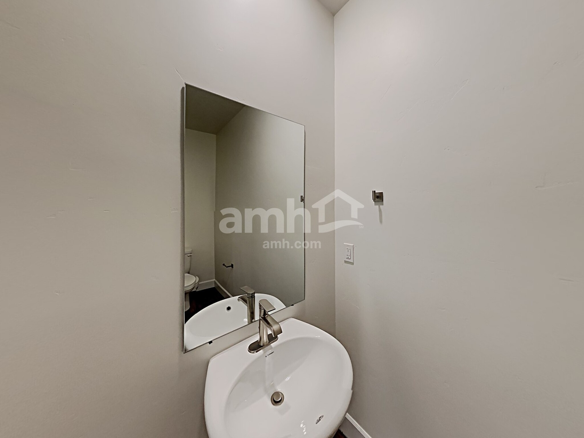 Building Photo - 1419 Perelle Ln