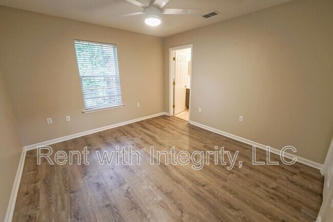 Building Photo - 241 Dixie Dr