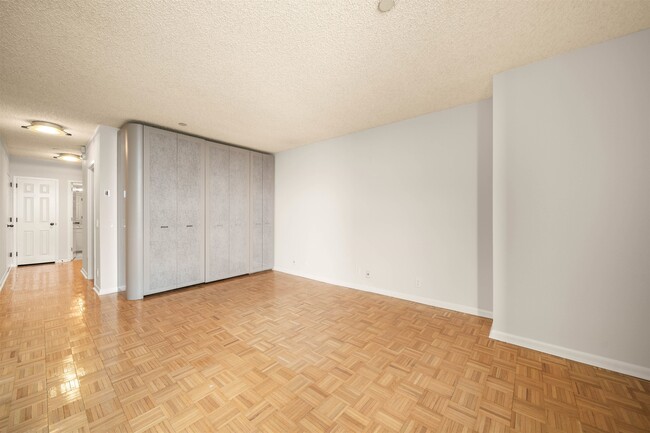 Building Photo - 800 Palisade Ave