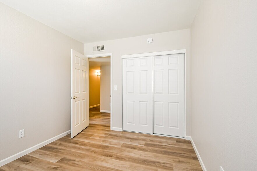 Building Photo - 301 E Keogh Dr