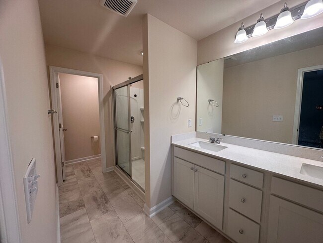 Building Photo - 3BR 2.5BA Townhome in High Point