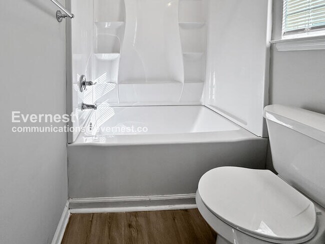 Building Photo - 218 Dove Pl