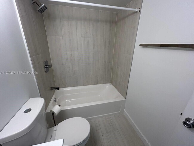 Building Photo - 1801 S Treasure Dr