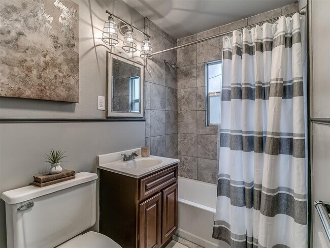 Building Photo - 4209 NE 19th St