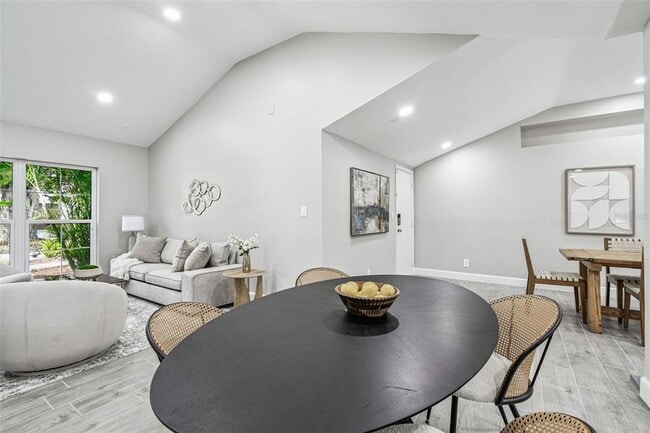 Building Photo - 2 S Treasure Dr