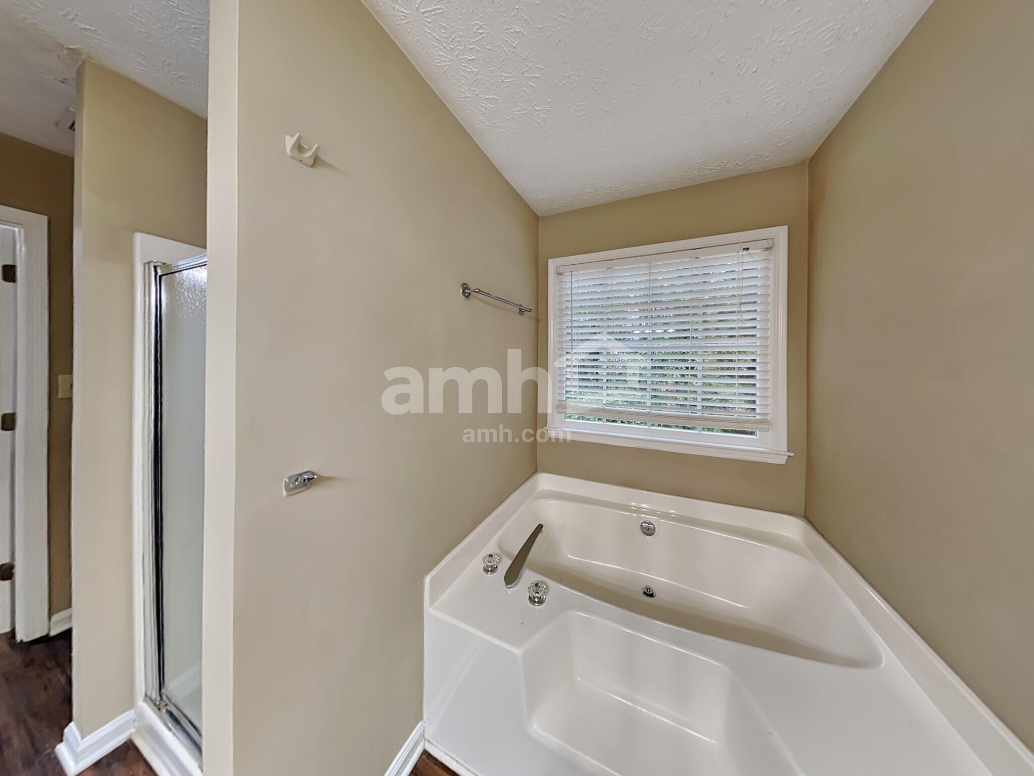 Building Photo - 251 Stewart Dr