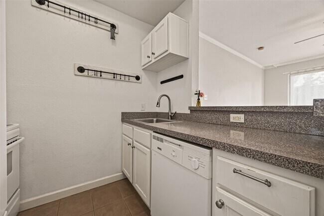 Building Photo - 4515 Briar Hollow Pl