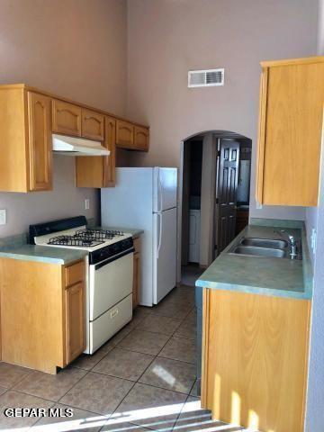Building Photo - 12312 Tierra Arena Dr