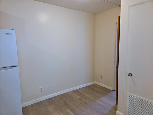 Building Photo - 5616 27th Ave S