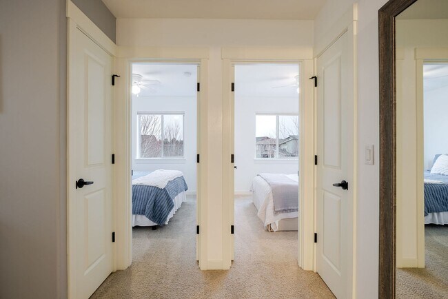 Building Photo - Charming Redmond Craftsman Retreat – Stylish 3-Bed, 3-Bath Home with Community Amenities