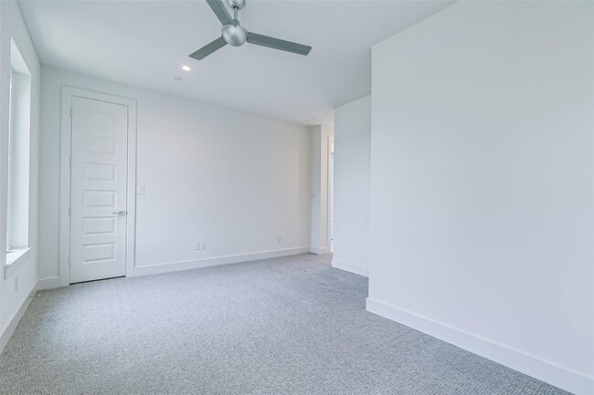 Building Photo - 6028 Lewis St