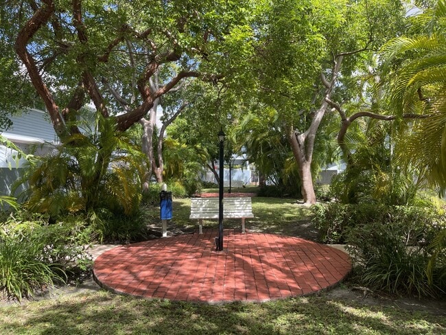 Building Photo - 798 Crandon Blvd