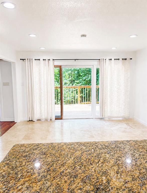 Building Photo - 302 Meadow Creek Dr