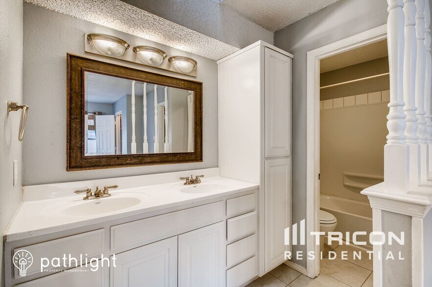 Building Photo - 5705 Teal Ridge Dr