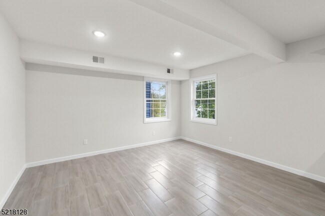Building Photo - 173 Oakwood Pl