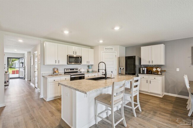 Building Photo - 5260 Peach Dr