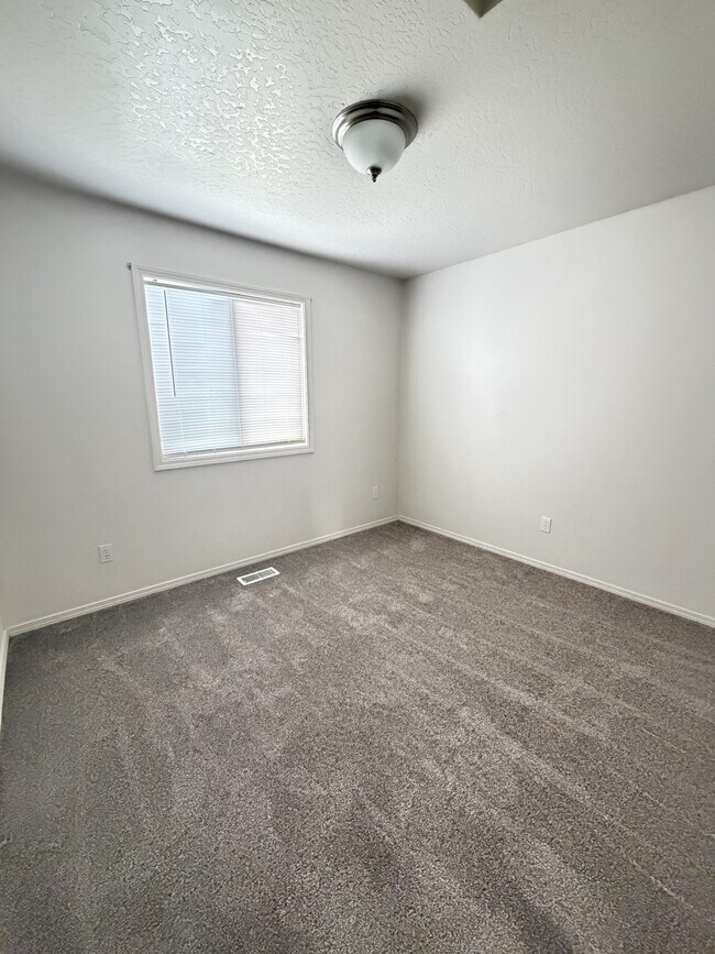 Building Photo - 2067 S Linda Vista Pl