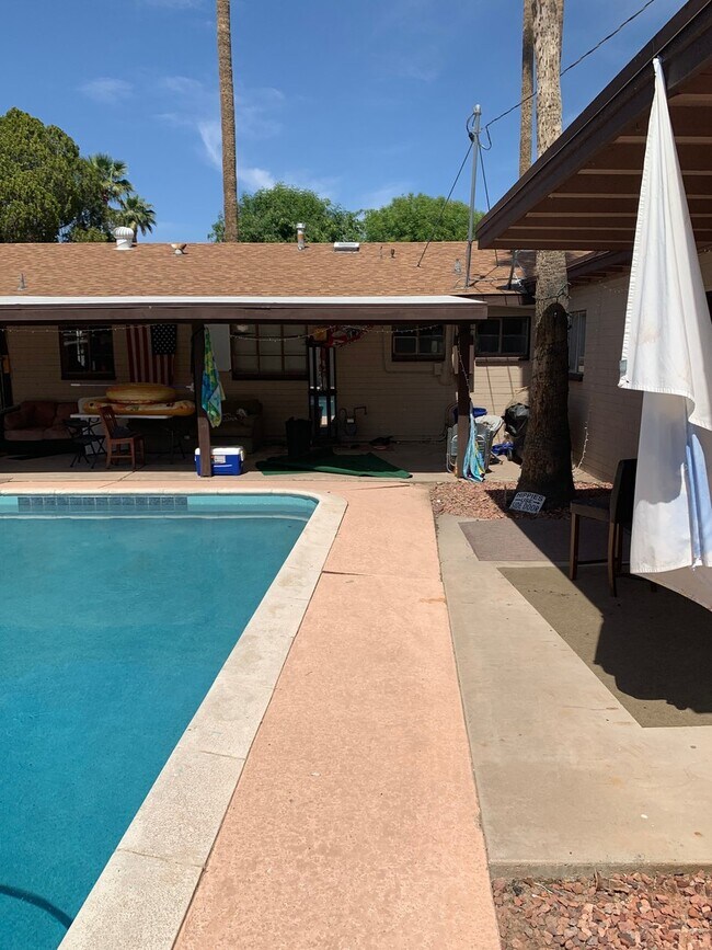 Building Photo - WALK TO - ASU AREA — Remodeled 5 Bedroom 3 bath Home with Pool - Next to Light Rail stop.
