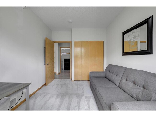 Building Photo - 2565 Franklin Ave