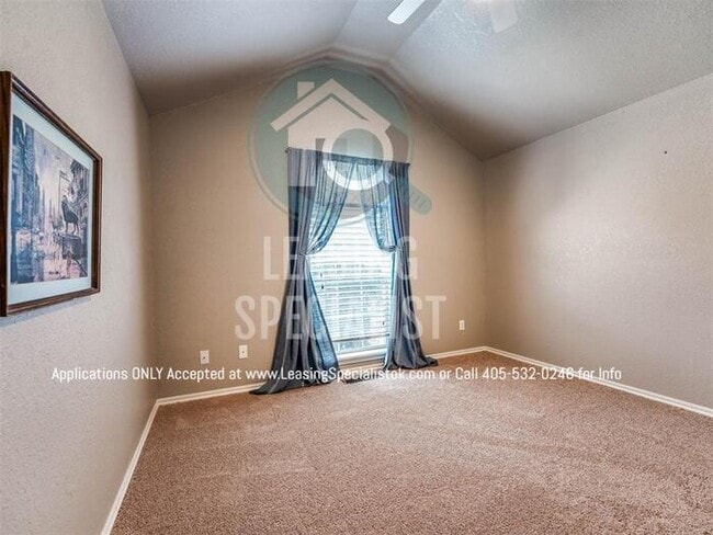 Building Photo - Stunning West Norman 3 Bed 2 Bath Townhome!